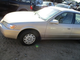 1997 TOYOTA CAMRY LE GOLD 2.2L AT Z15997